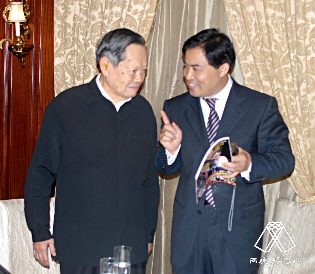 窑变|莫言悼杨振宁,写了一首诗:先生原本仙乡客……