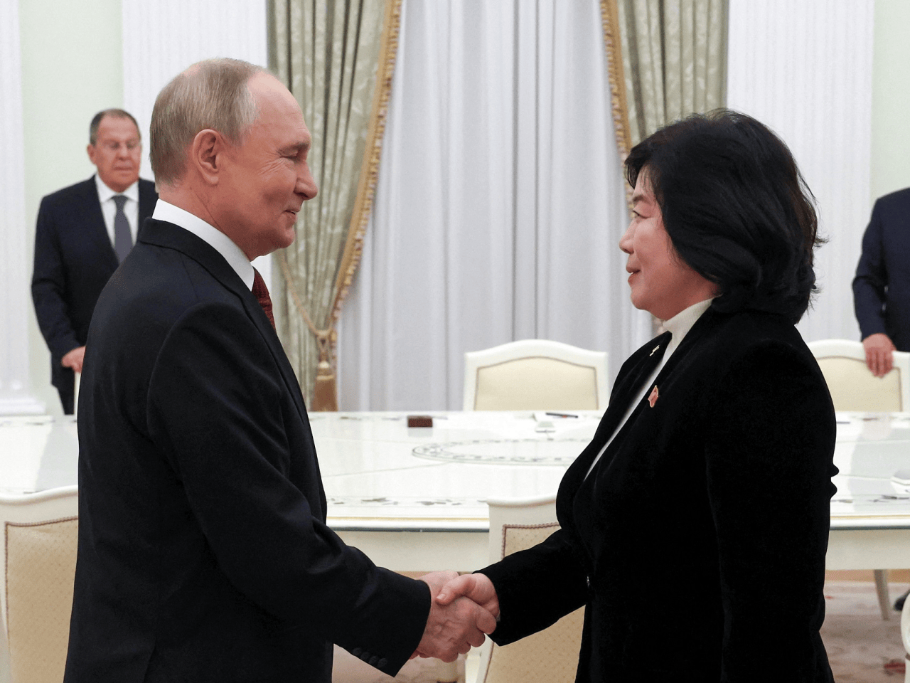 普京会见朝鲜外相:俄朝合作“按计划推进”