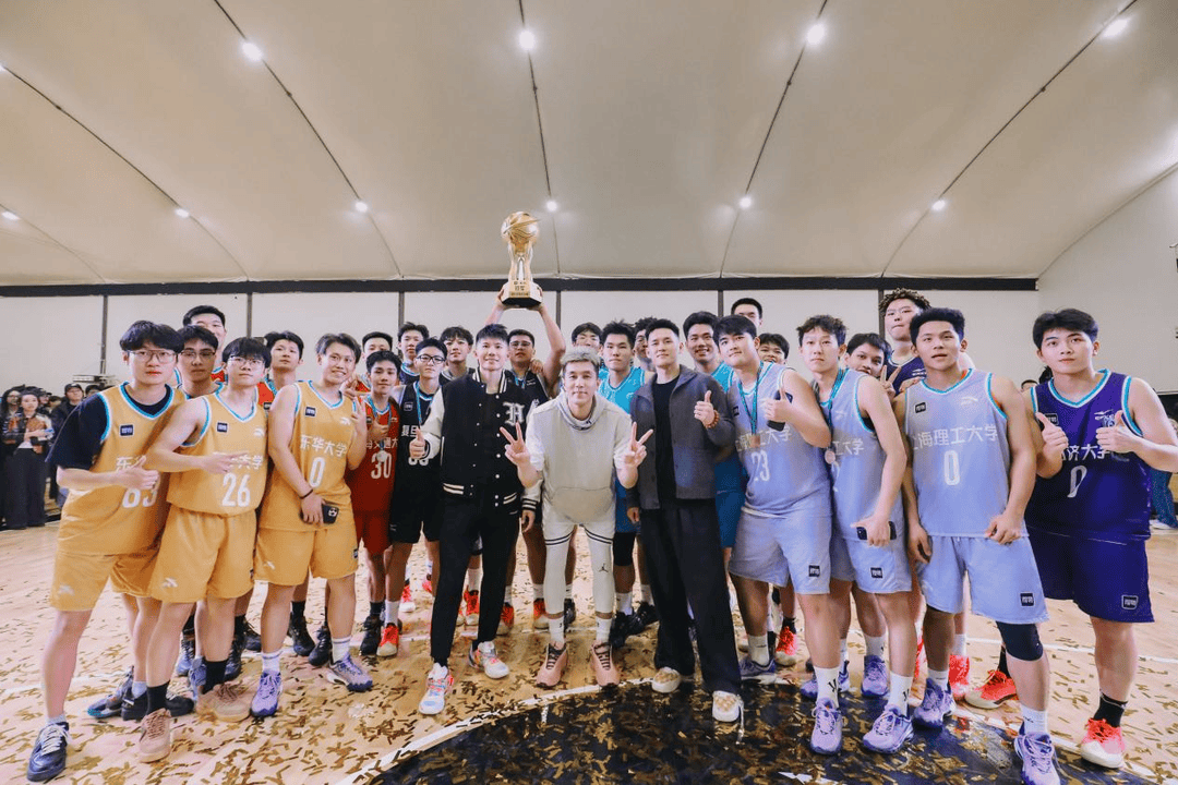 复旦、交大、同济等八大高校集结,得物App“新生杯”篮球赛首战上海