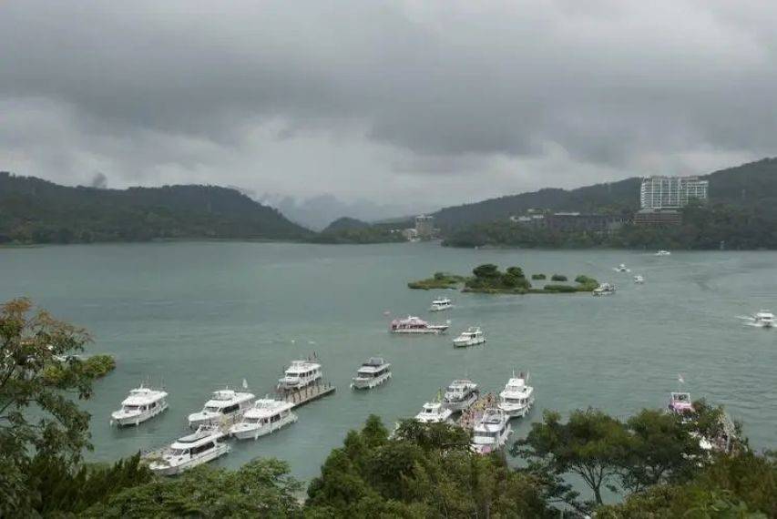 两岸统一众望所归!台湾岛内掀起入党潮,869人加入国民党,洪秀柱出面促统,果然没让大陆失望!