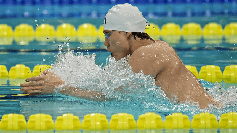 祝贺！张雨霏女子100米蝶泳夺冠，覃海洋男子100米蛙泳摘金