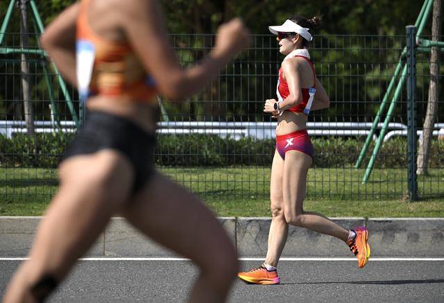 全运会丨女子20公里竞走决赛:杨家玉率先冲线