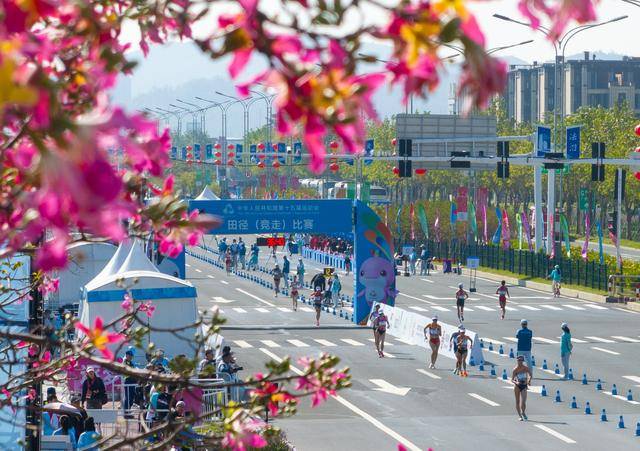 全运会丨女子20公里竞走决赛:杨家玉率先冲线