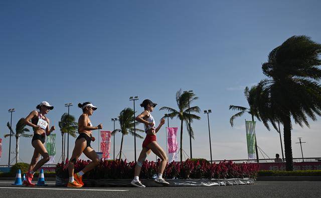 全运会丨女子20公里竞走决赛:杨家玉率先冲线