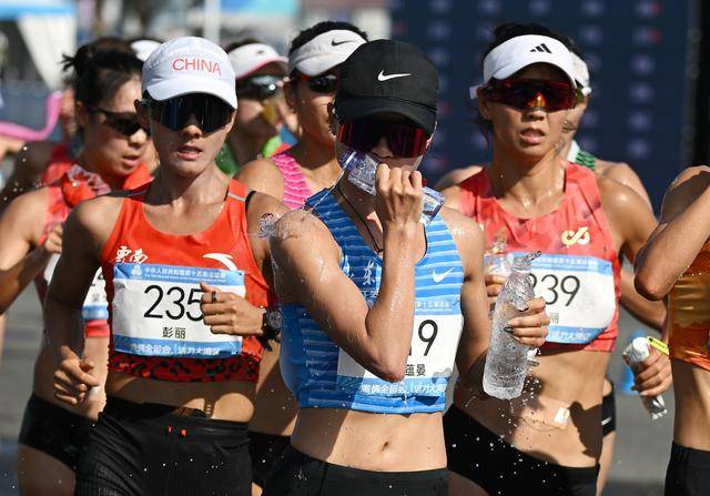 全运会丨女子20公里竞走决赛:杨家玉率先冲线