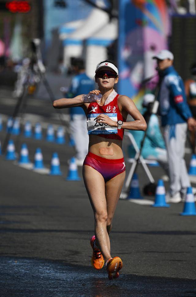 全运会丨女子20公里竞走决赛:杨家玉率先冲线