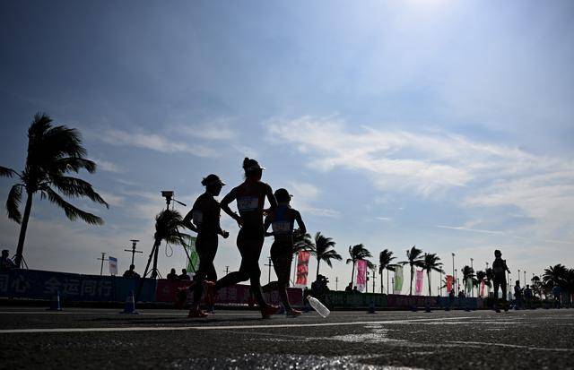 全运会丨女子20公里竞走决赛:杨家玉率先冲线