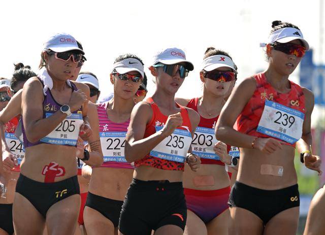 全运会丨女子20公里竞走决赛:杨家玉率先冲线