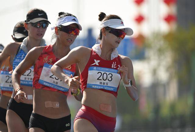 全运会丨女子20公里竞走决赛:杨家玉率先冲线