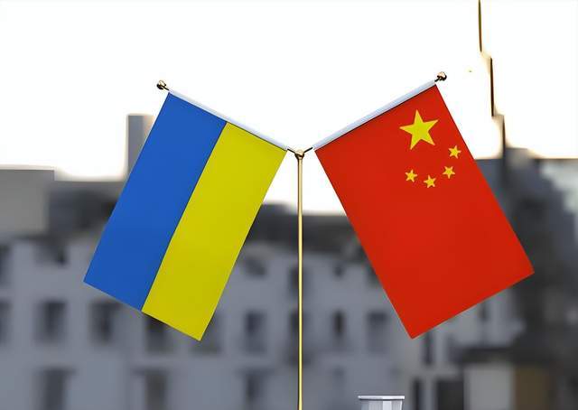 “民族英雄”泽连斯基的背后，站着一大批中国人