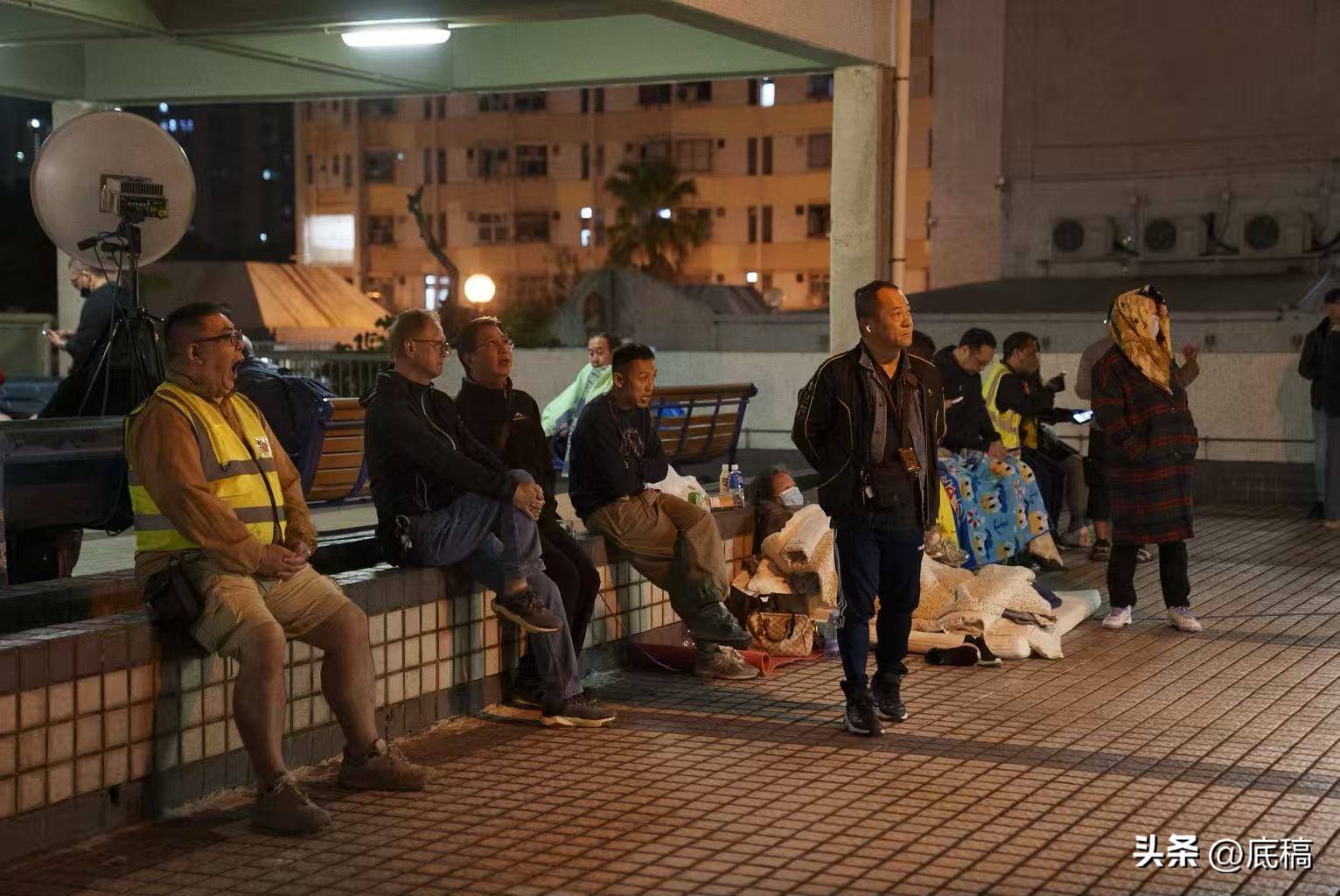 香港宏福苑大火中的一夜：“眼睁睁看着整栋楼被烧”，有住户称母亲仍失联