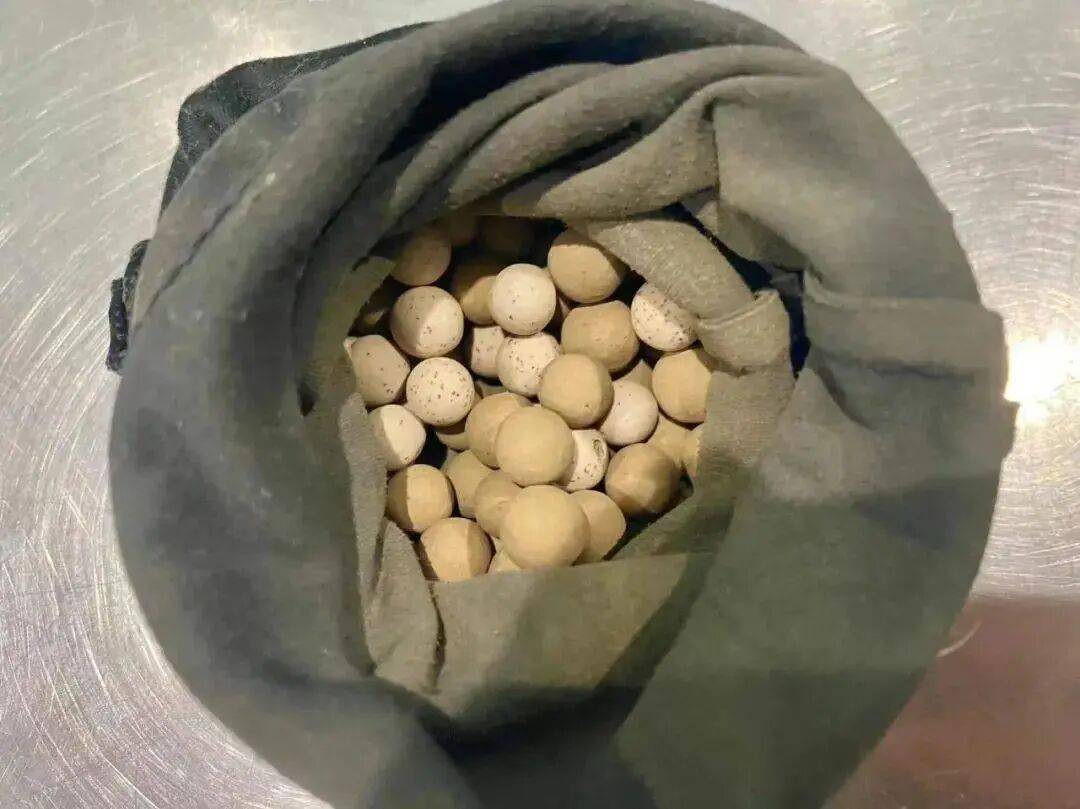 朋友送的“护身符”，核辐射超标1686倍！