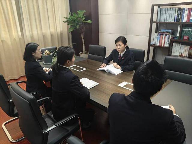 洗钱窝点凌晨上演“警匪片”，电诈赃款被假警察抢劫了！