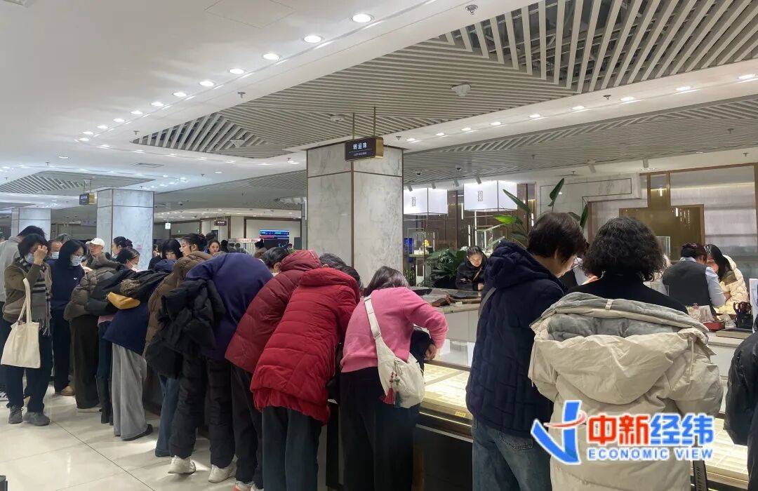 一夜大跌，价格又跌回去了！有人刚买完发现价格回落，犹豫后又下手了……