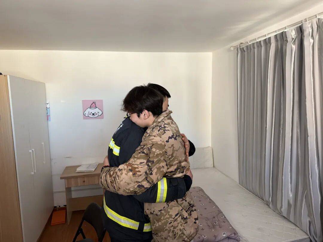 北京一小区21层发生火灾！同一户内相邻房间，有人昏迷有人毫发无伤