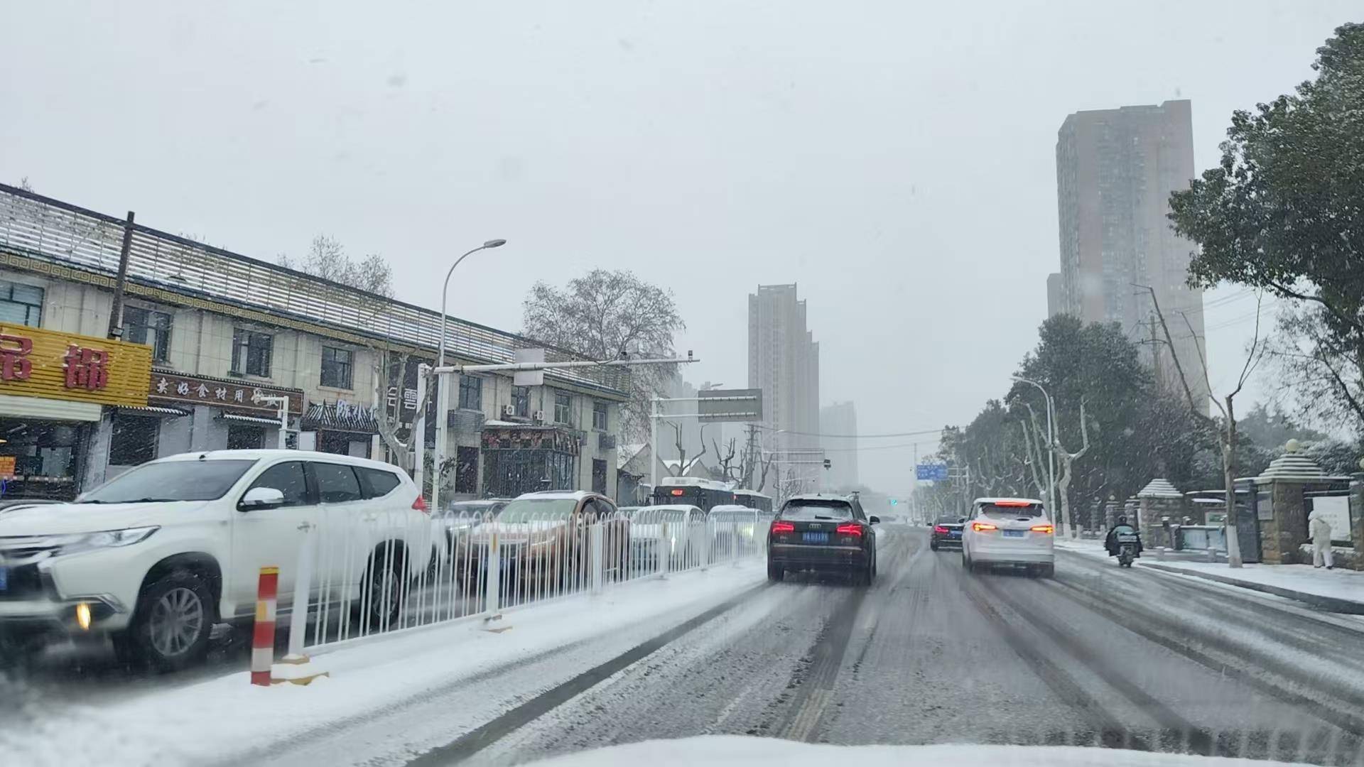 低至-8℃！武汉最大积雪深度7厘米！湖北多地降下大到暴雪，雪还要下多久？