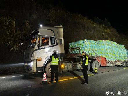 心疼儿子长途开车疲劳，父亲无证代驾重型货车被拘