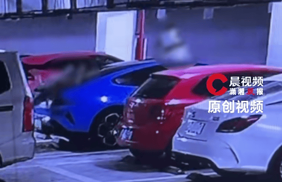 安徽一车主刚提3个月的新车，遭3名熊孩子爬车顶踩踏、撒尿、泼沙，维修报价24000元，家长称赔偿金额“太离谱” 让车主起诉